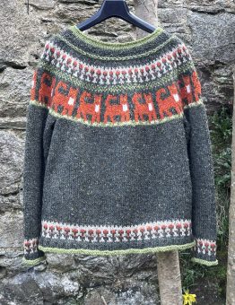 Cats on Green Lopapeysa