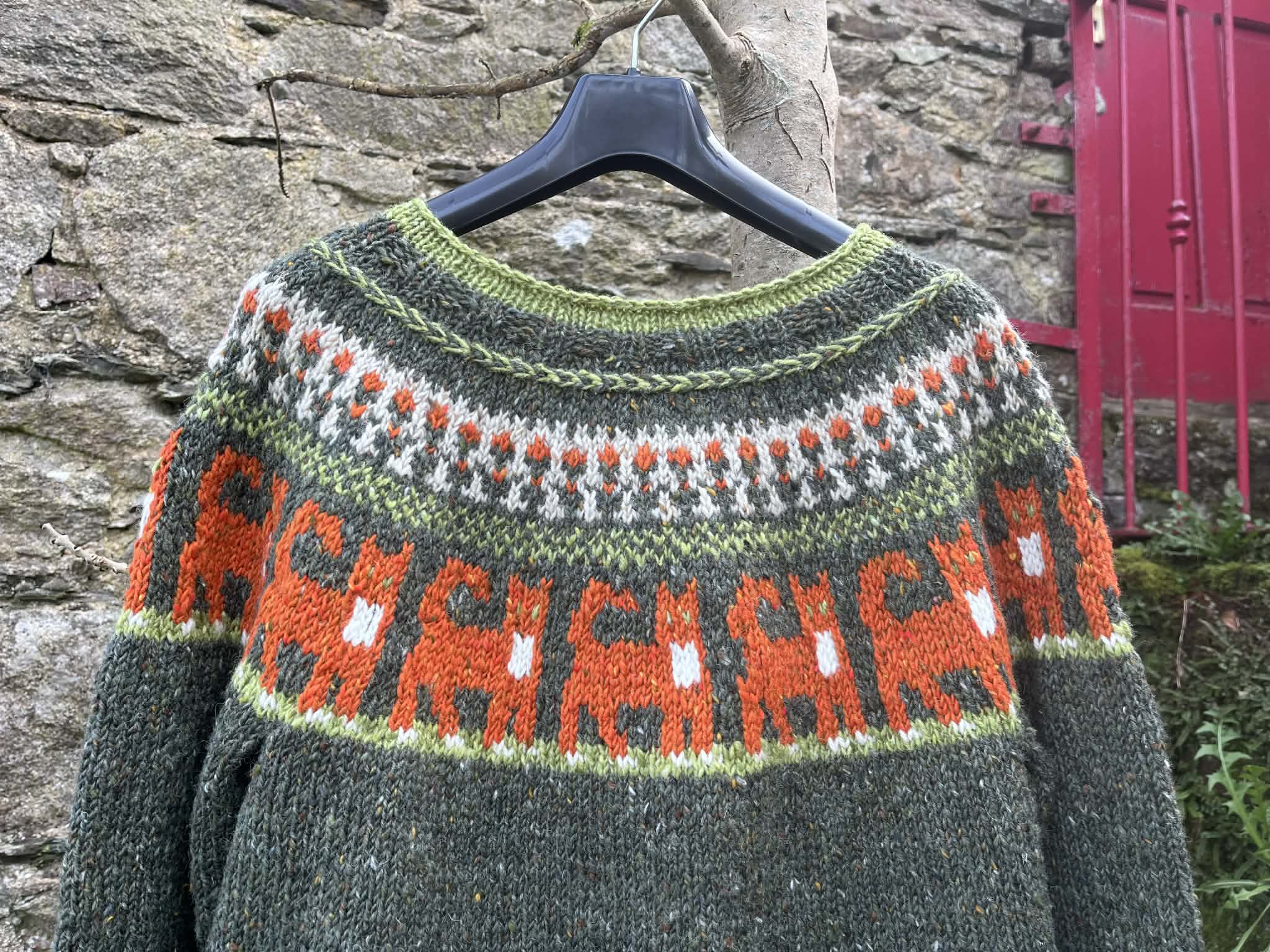 Cats on Green Lopapeysa